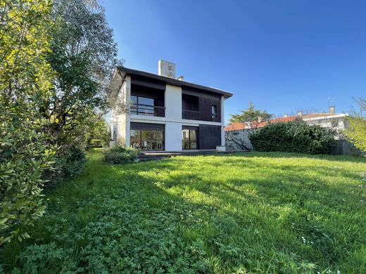 Элитный дом, Caudéran, Gironde