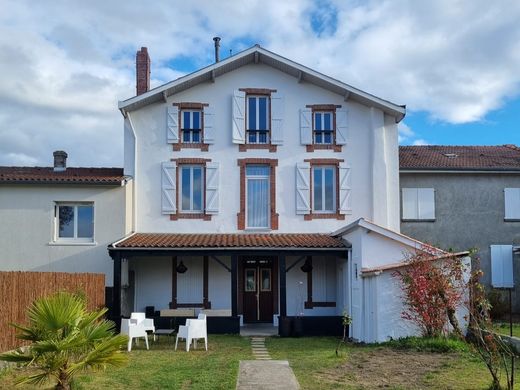 Элитный дом, Saint-Gaudens, Upper Garonne