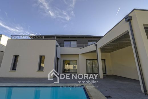 Villa in Joué-lès-Tours, Indre and Loire