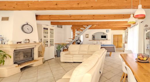 Элитный дом, La Londe-les-Maures, Var