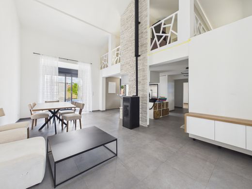 Luxury home in Polignac, Haute-Loire