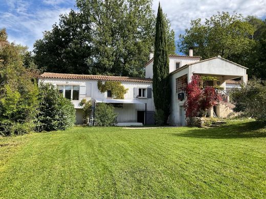 Villa in La Bouilladisse, Bouches-du-Rhône