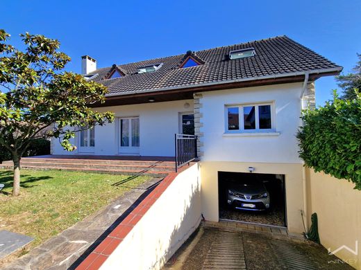 Casa di lusso a Mantes-la-Ville, Yvelines