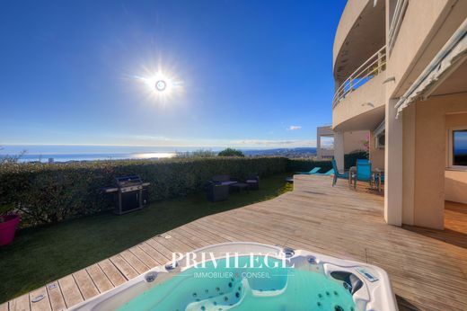 Apartment / Etagenwohnung in Saint-Laurent-du-Var, Alpes-Maritimes