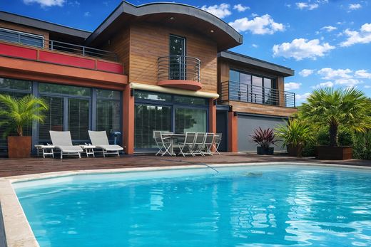 Luxury home in Montlignon, Val d'Oise