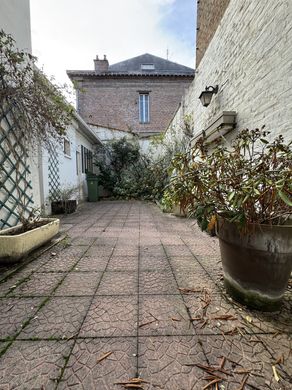 Amiens, Sommeの高級住宅