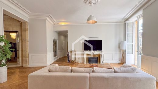 Apartment / Etagenwohnung in Bordeaux, Gironde