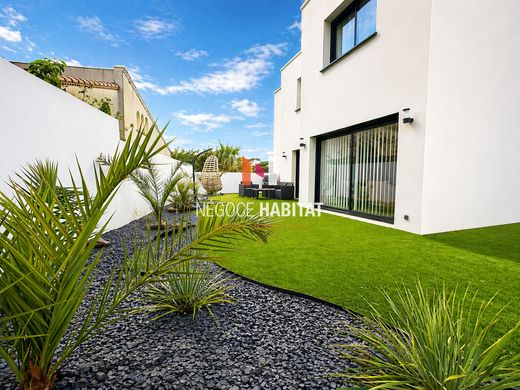 Villa in Saint-Georges-d'Orques, Hérault