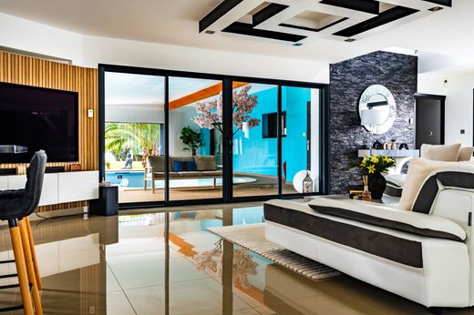 Luxury home in Magné, Deux-Sèvres