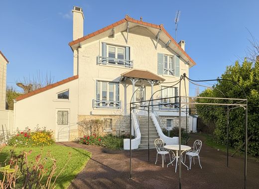 Luxus-Haus in Chennevières-sur-Marne, Val-de-Marne