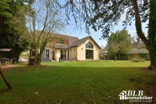 Luxury home in Les Essarts-le-Roi, Yvelines