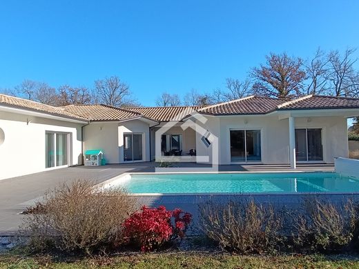 Luxury home in Hourtin, Gironde