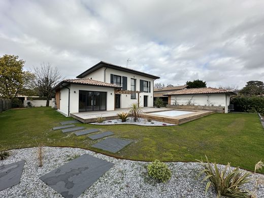 Luxury home in La Teste-de-Buch, Gironde