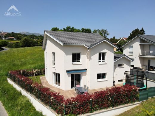 Luxury home in Challex, Ain