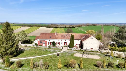 Lüks ev Charroux, Allier