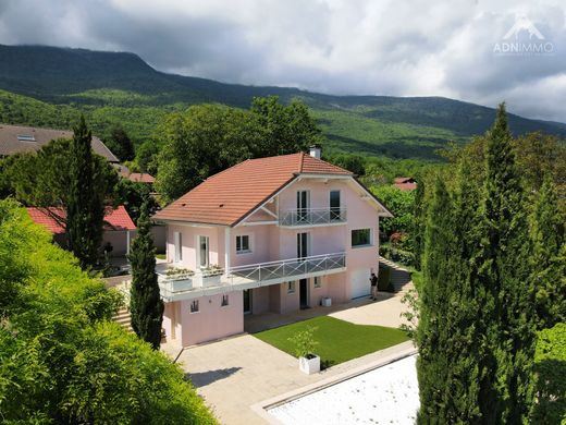 Luxury home in Thoiry, Ain
