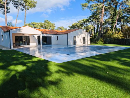 Maison de luxe à Les Mathes, Charente-Maritime