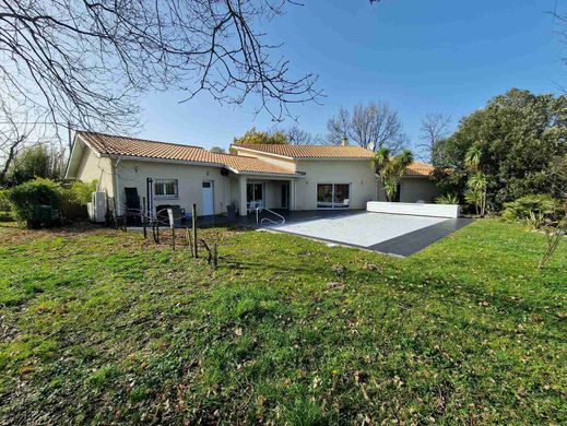Luxus-Haus in Plassac, Gironde