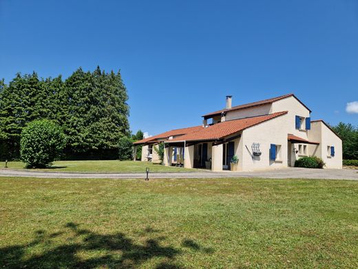 Maison de luxe à Lubersac, Corrèze