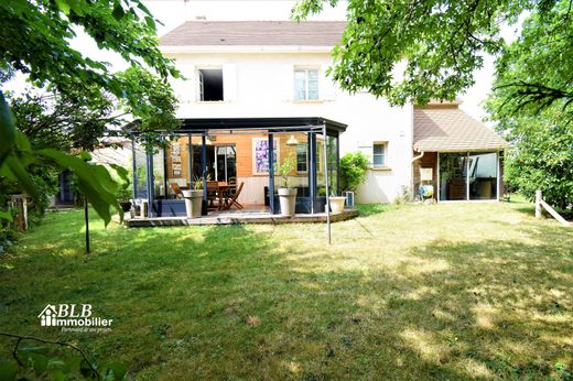 Luxe woning in Coignières, Yvelines