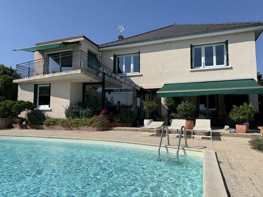 Villa in Cusset, Allier