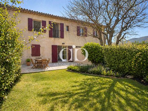 Luxury home in Roquevaire, Bouches-du-Rhône