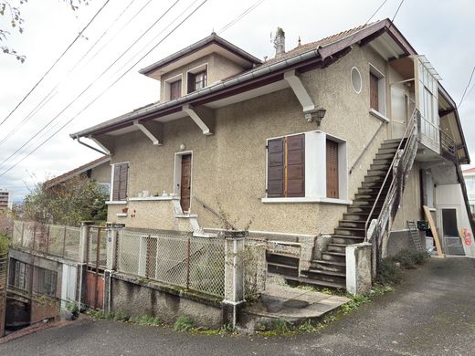 Luxus-Haus in Annecy, Haute-Savoie