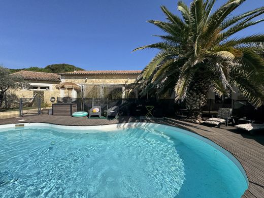 Villa a Laudun-l'Ardoise, Gard