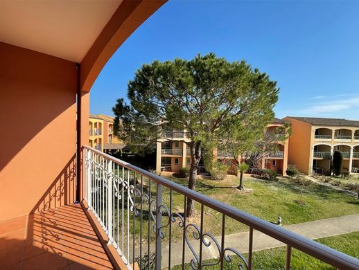Apartment / Etagenwohnung in Mandelieu-la-Napoule, Alpes-Maritimes