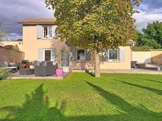 Luxus-Haus in Saint-Genis-Laval, Rhône