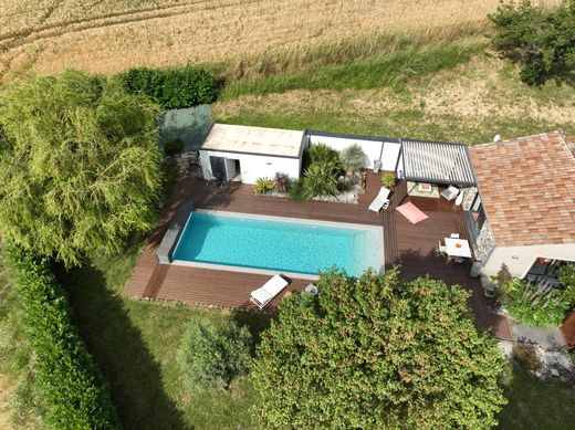 豪宅  Saint-Vincent-de-Barrès, Ardèche