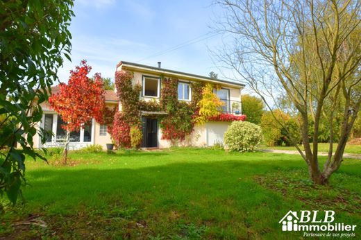 Luxury home in Les Essarts-le-Roi, Yvelines