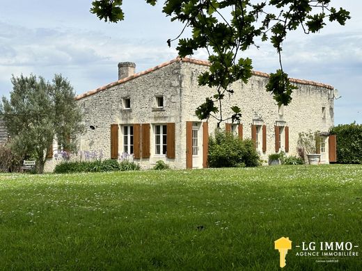 Luxus-Haus in Floirac, Charente-Maritime