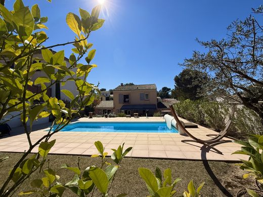 Villa in Mallemort, Bouches-du-Rhône