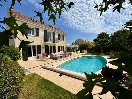 Luksusowy dom w Les Alluets-le-Roi, Yvelines