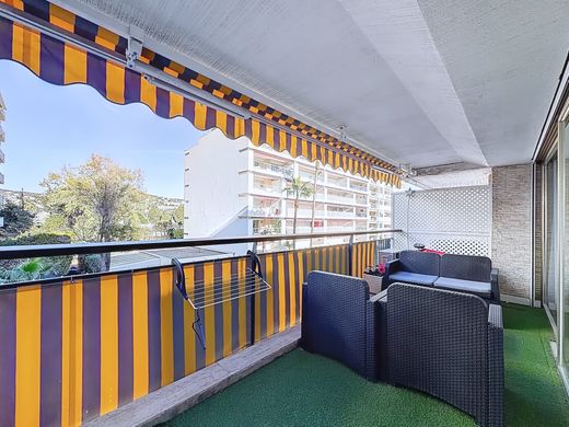 Apartment / Etagenwohnung in Cannes, Alpes-Maritimes