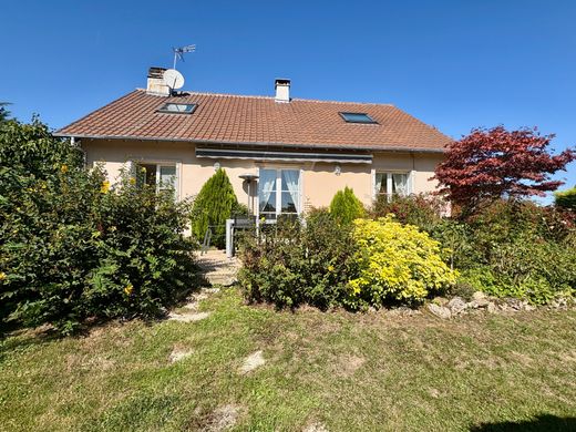 Casa di lusso a Les Alluets-le-Roi, Yvelines