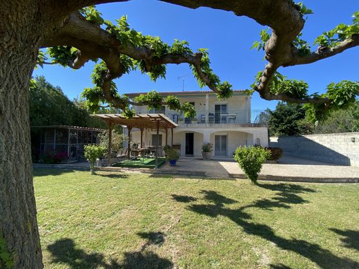 Villa in Camaret-sur-Aigues, Vaucluse