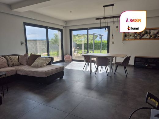 Luxury home in Estrablin, Isère