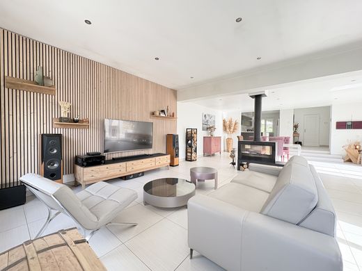 Luxus-Haus in Chennevières-sur-Marne, Val-de-Marne