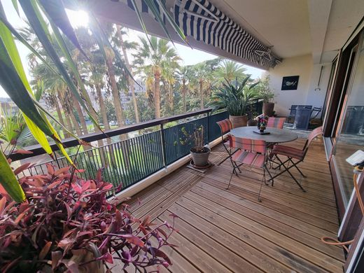 Apartment / Etagenwohnung in Cannes, Alpes-Maritimes