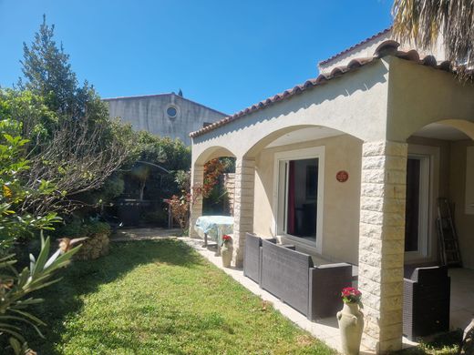 Luxury home in Marignane, Bouches-du-Rhône