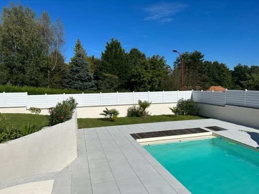 Luxury home in Nieul, Haute-Vienne