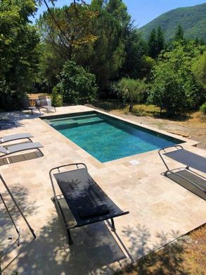 Saint-Florent-sur-Auzonnet, Gardの高級住宅