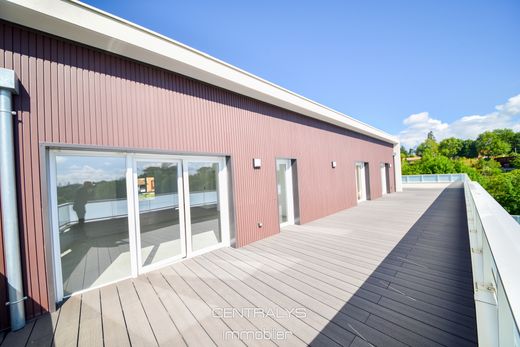 Apartment in Champagne-au-Mont-d'Or, Rhône