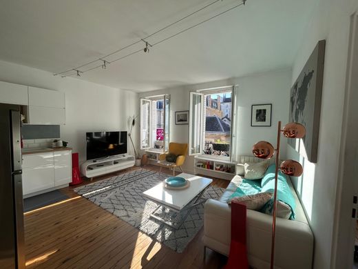 Apartment / Etagenwohnung in Issy-les-Moulineaux, Hauts-de-Seine