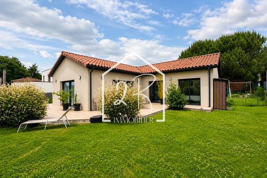 Luxury home in Pont-Évêque, Isère