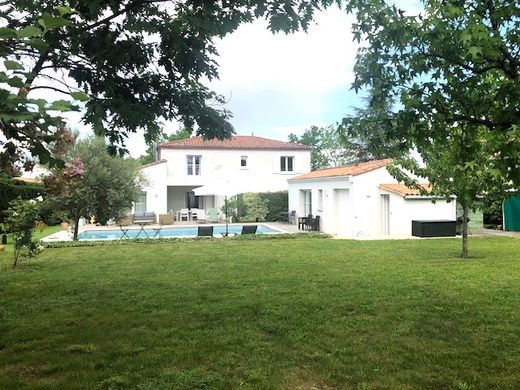 Luxury home in Bouliac, Gironde