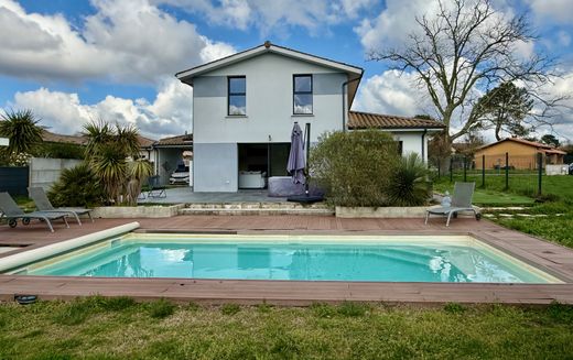 Luxury home in Salles, Gironde