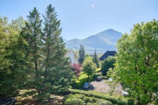 아파트 / Annecy-le-Vieux, Haute-Savoie